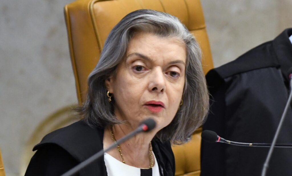 Imagem Ilustrando a Notícia: Corrupção no MEC: Cármen Lúcia pede que PGR investigue se Bolsonaro cometeu crime no caso de Milton Ribeiro
