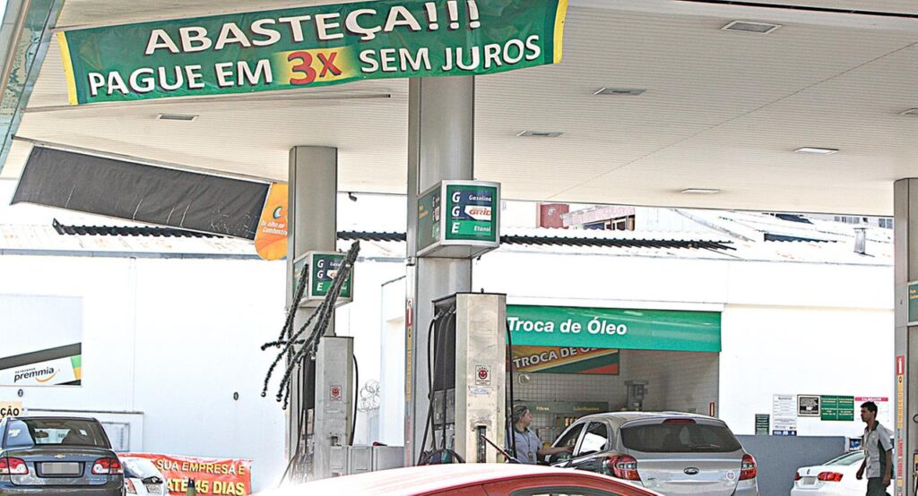Imagem Ilustrando a Notícia: Crise faz consumidor parcelar até o pagamento do combustível