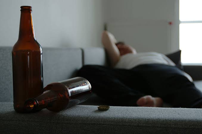 Imagem Ilustrando a Notícia: Mortes pelo consumo de álcool teve aumento de 24% no 1º ano de pandemia