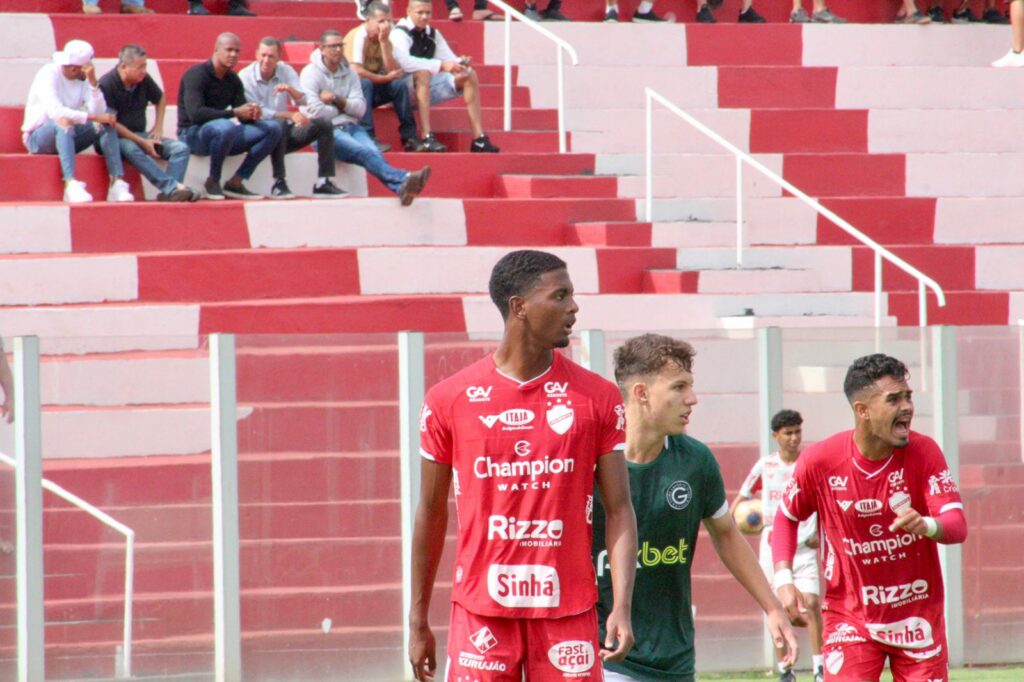 Imagem Ilustrando a Notícia: Vila Nova leva a melhor nas penalidades sobre o Goiás e chega à final do Goianão Sub-20