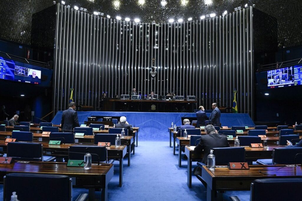 Imagem Ilustrando a Notícia: Com voto sim dos 3 goianos, Senado aprova PEC dos auxílios