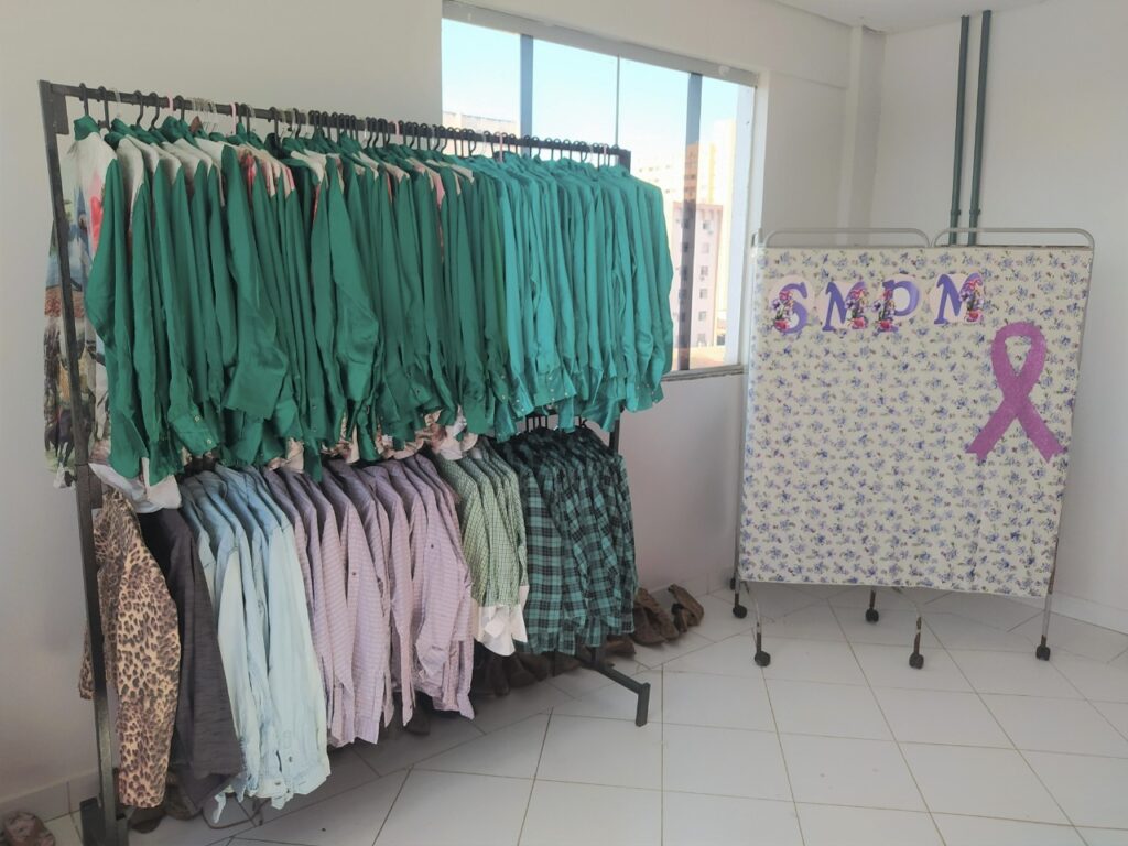 Imagem Ilustrando a Notícia: Goiânia disponibiliza bazar de roupas para doação a mulheres em situação de vulnerabilidade social