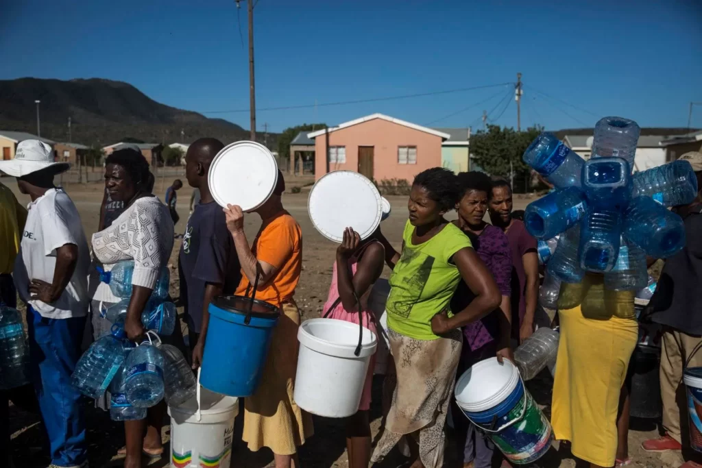 Imagem Ilustrando a Notícia: Moradores da Baía Nelson Mandela na África do Sul já contam com o fim do abastecimento de água
