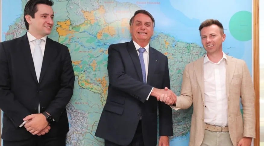 Imagem Ilustrando a Notícia: Bolsonaro se reúne com vice-presidente do Telegram e fala sobre “defesa da liberdade de expressão”