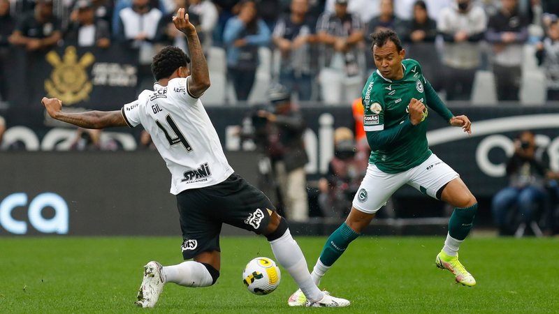 Imagem Ilustrando a Notícia: Com gol de pênalti polêmico, Goiás perde para Corinthians e pode retornar ao Z-4