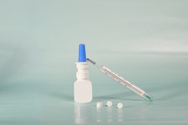 Imagem Ilustrando a Notícia: Especialistas apontam que vacina de spray nasal é fundamental para o fim da pandemia; saiba como funciona