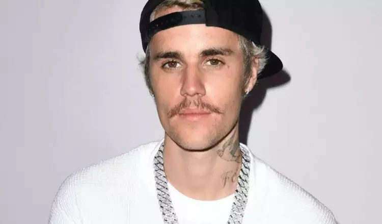 Imagem Ilustrando a Notícia: Justin Bieber cancela shows por problemas de saúde: “Minha doença está piorando”