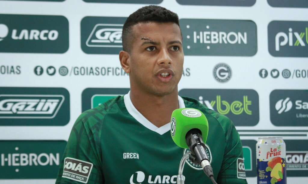 Imagem Ilustrando a Notícia: Maguinho fala sobre pancada e se mostra preparado para jogo contra o Corinthians: “Estou muito tranquilo”