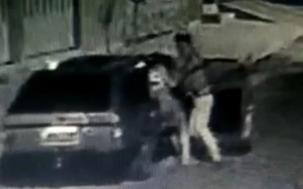 Imagem Ilustrando a Notícia: Polícia prende suspeito de arrastar mulher para dentro de carro e estuprá-la