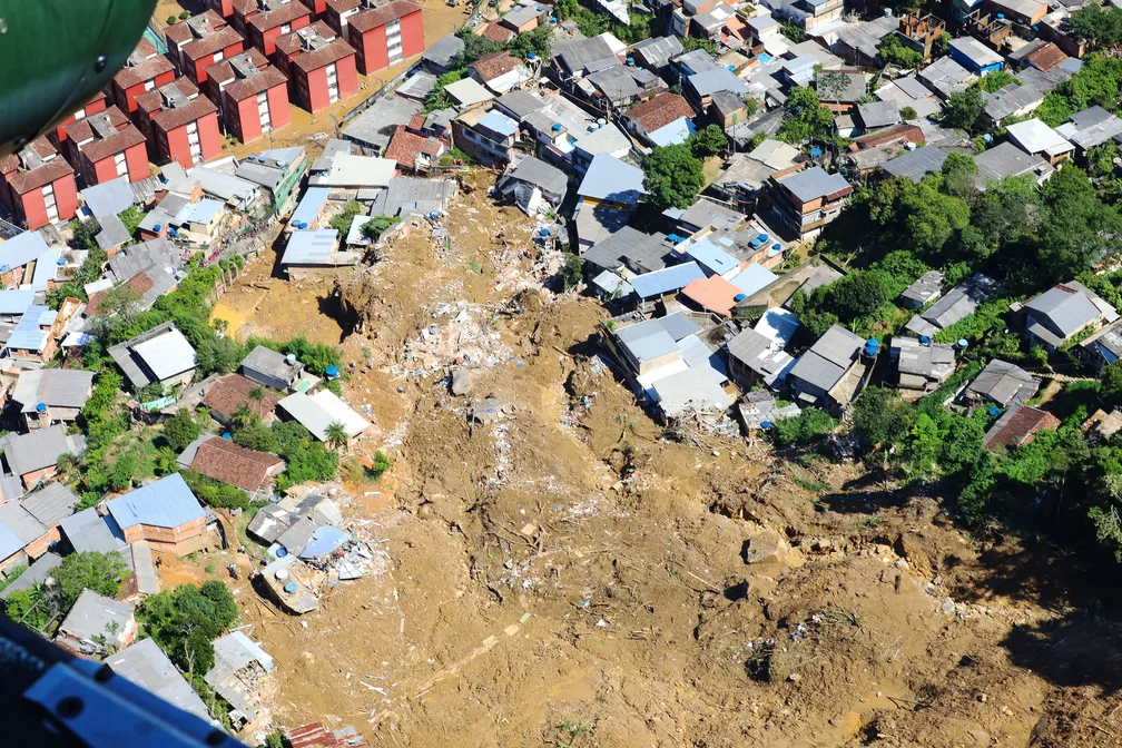 Imagem Ilustrando a Notícia: Após três meses do deslizamento, Governo do Rio ainda não iniciou obras para evitar tragédias em Petrópolis