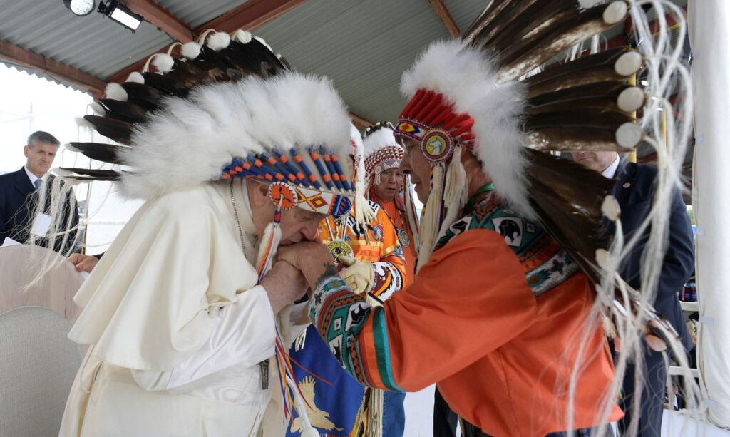 Imagem Ilustrando a Notícia: Papa denuncia opressão histórica sobre indígenas canadenses