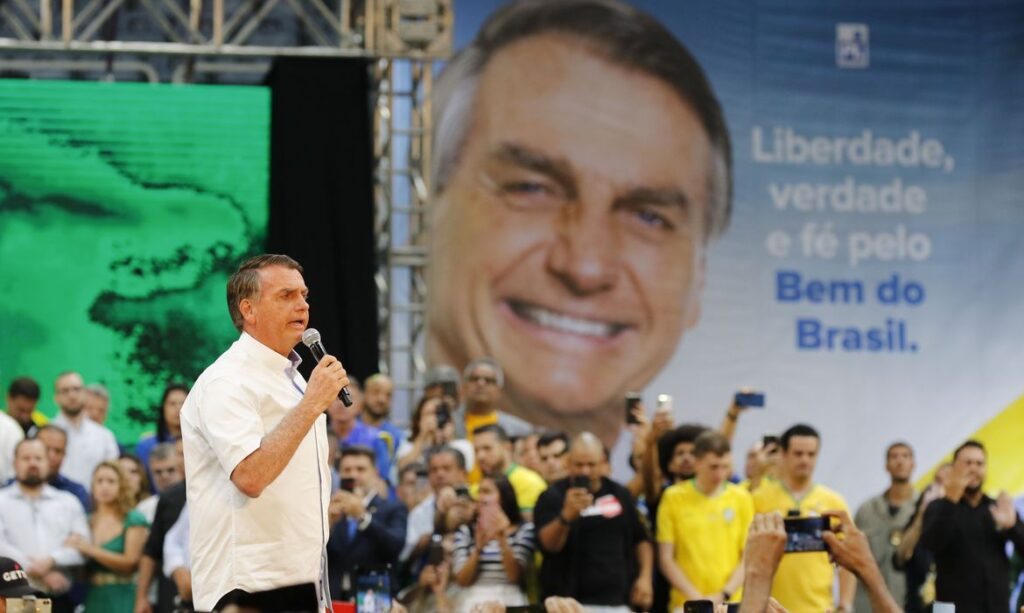 Imagem Ilustrando a Notícia: Candidatura de Bolsonaro é oficializada com ataques ao PT
