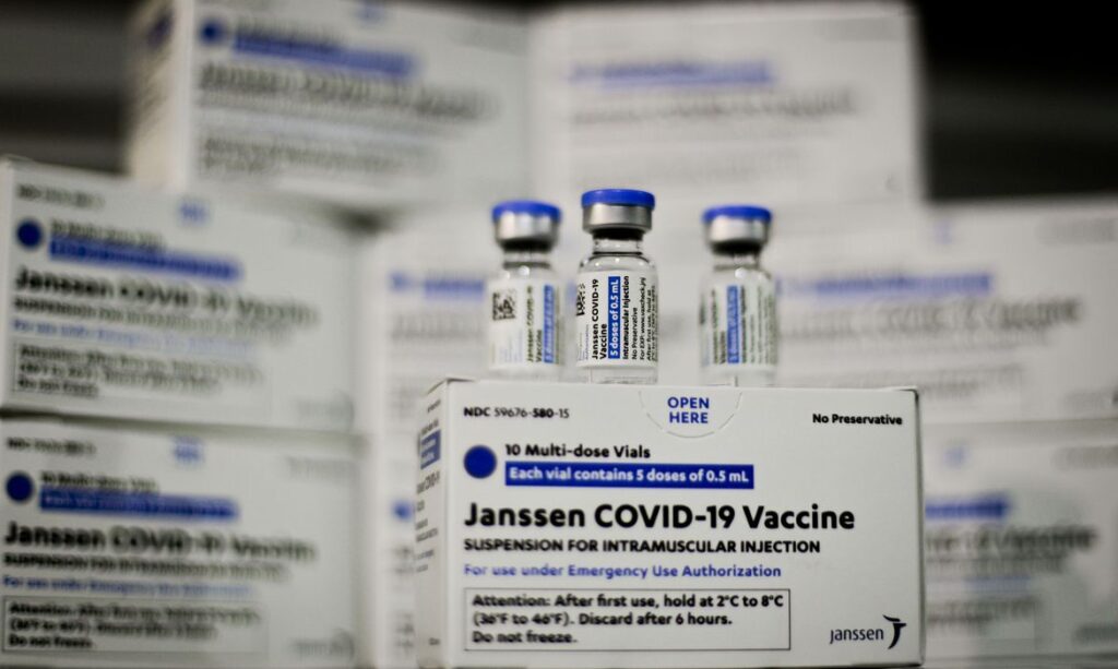 Imagem Ilustrando a Notícia: Ministério da Saúde recomenda aplicação de quatro doses da vacina Janssen; entenda