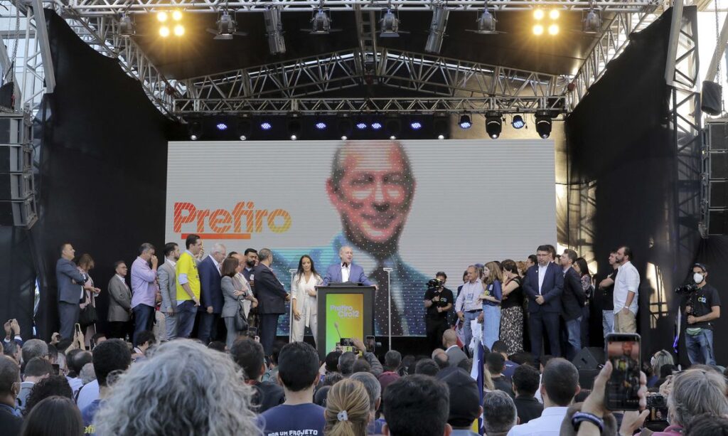 Imagem Ilustrando a Notícia: PDT lança candidatura de Ciro Gomes à Presidência da República