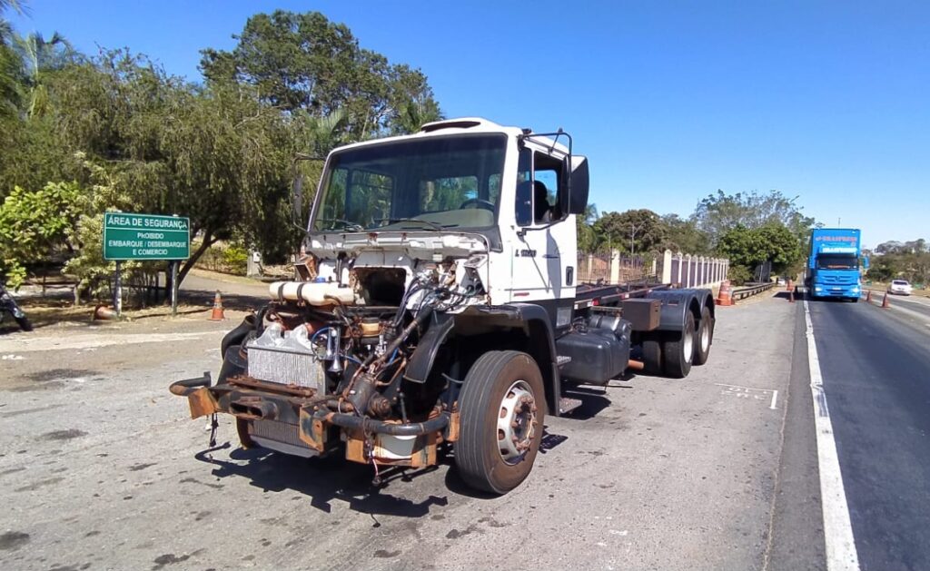 Imagem Ilustrando a Notícia: PRF apreende caminhão por mau estado de conservação em Goiânia