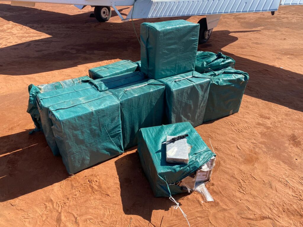 Imagem Ilustrando a Notícia: FAB captura aeronave com mais de 600 kg de cocaína