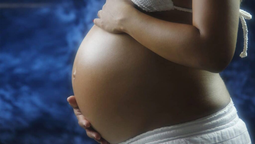 Imagem Ilustrando a Notícia: No Brasil, mortes associadas a gravidez são 4 mil a mais que o registrado, diz estudo