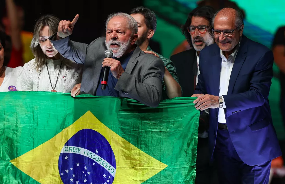 Imagem Ilustrando a Notícia: PT oficializa a candidatura de Lula sem a presença do presidenciável
