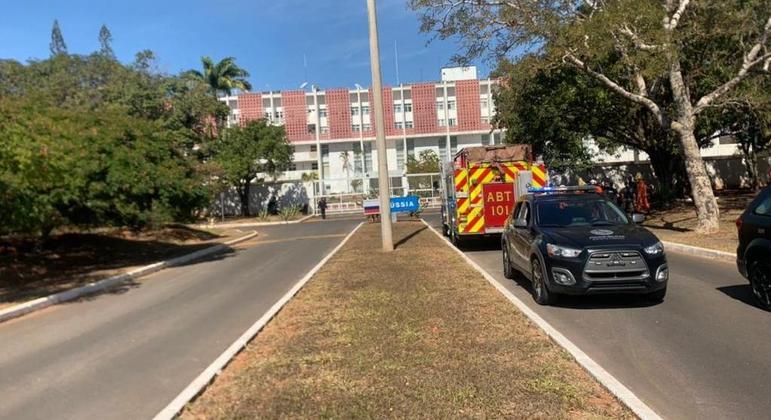 Imagem Ilustrando a Notícia: Ameaça de bomba em Embaixada Russa causa preocupação em Brasília