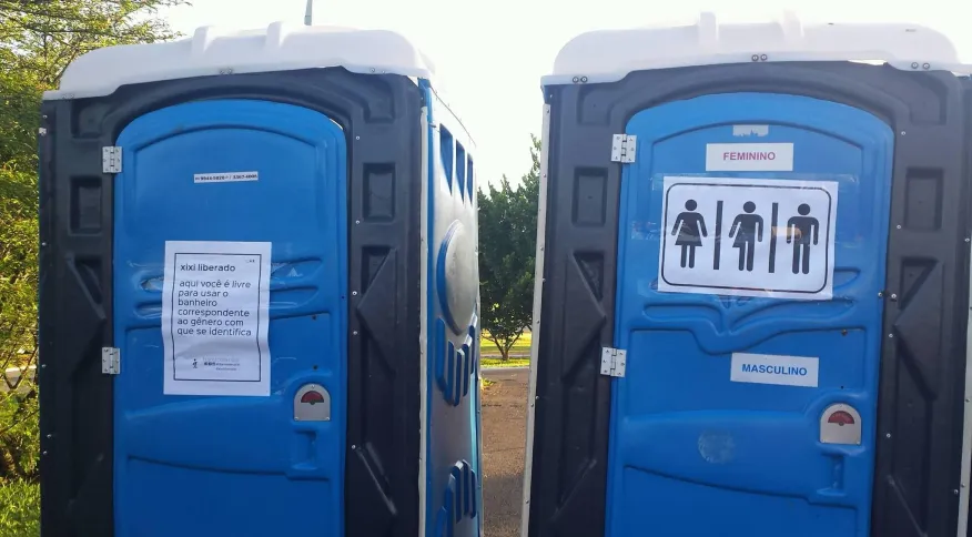 Imagem Ilustrando a Notícia: Campanha LGBTQIA+ pede por banheiros mistos como forma de evitar violência contra pessoas trans