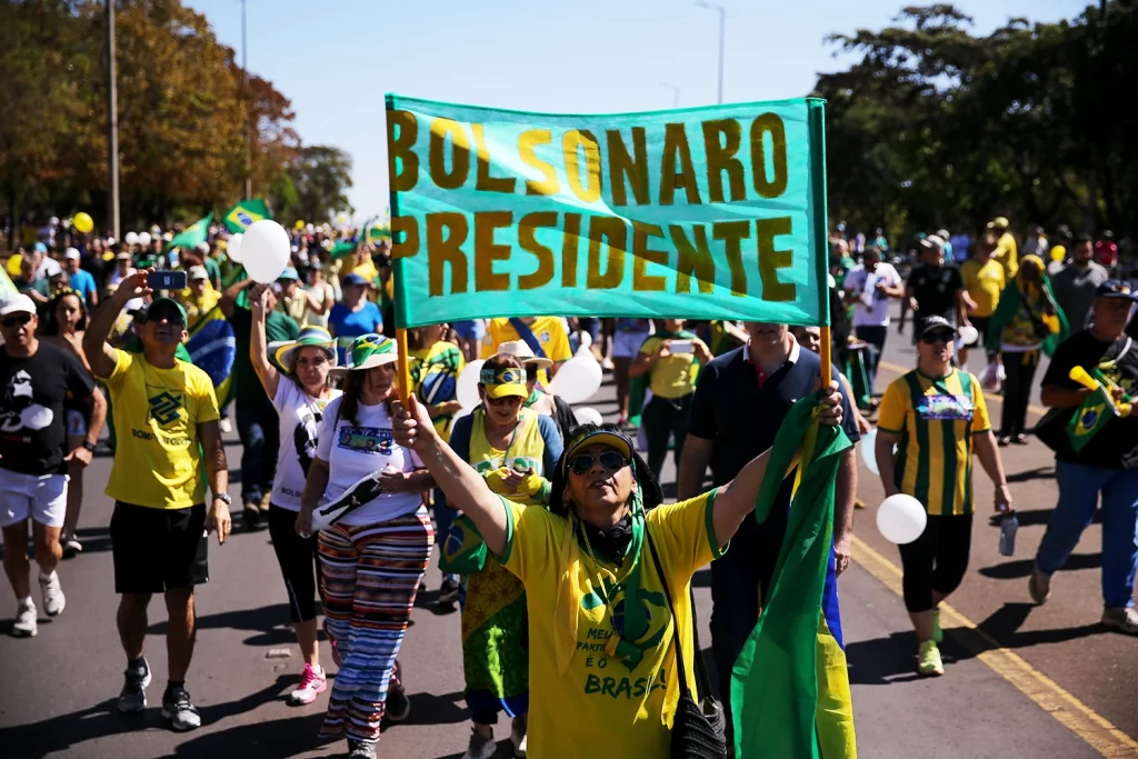 Imagem Ilustrando a Notícia: Após convocação de Bolsonaro, apoiadores montam caravana para dia 7 de setembro