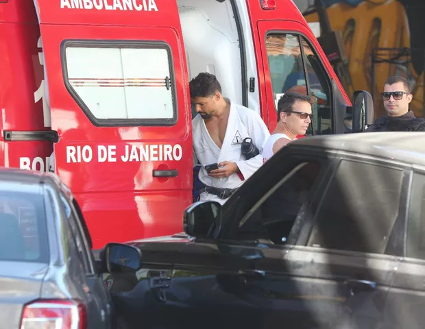 Imagem Ilustrando a Notícia: Cauã Reymond sofre acidente de trânsito e ajuda a socorrer idoso