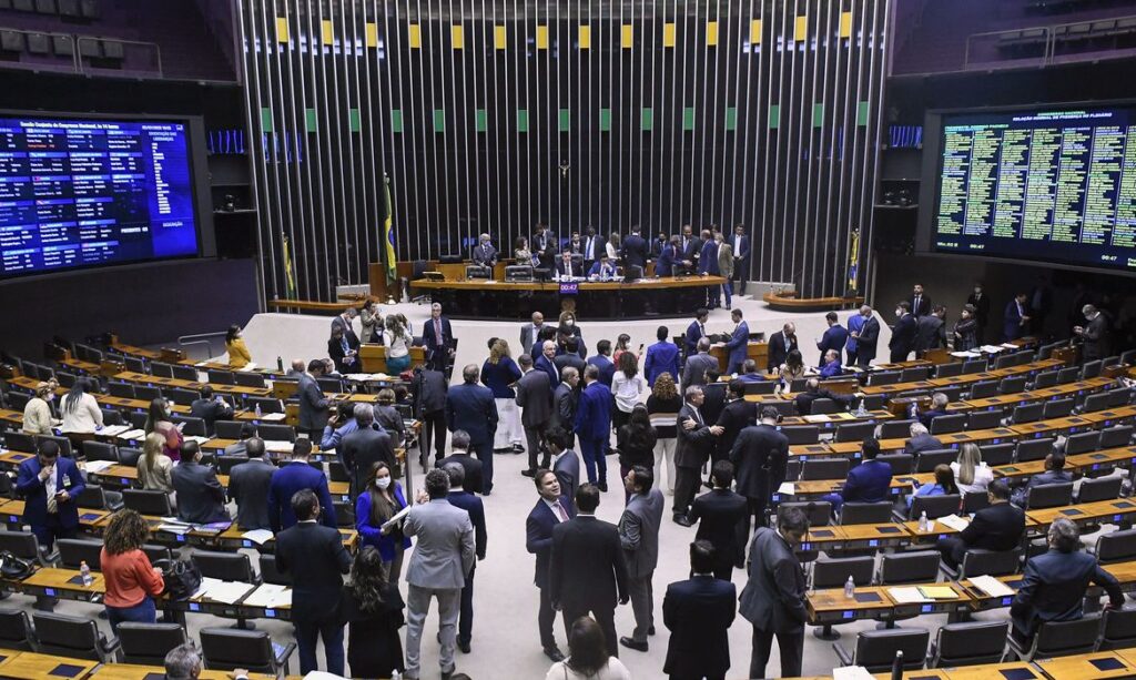 Imagem Ilustrando a Notícia: Leis Paulo Gustavo e Aldir Blanc entrarão em vigor após Congresso derrubar vetos de Bolsonaro