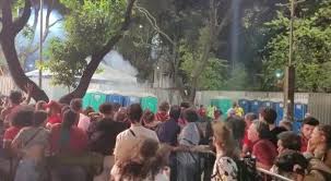 Imagem Ilustrando a Notícia: Bomba de fezes é arremessada contra público presente em evento de Lula no Rio de Janeiro