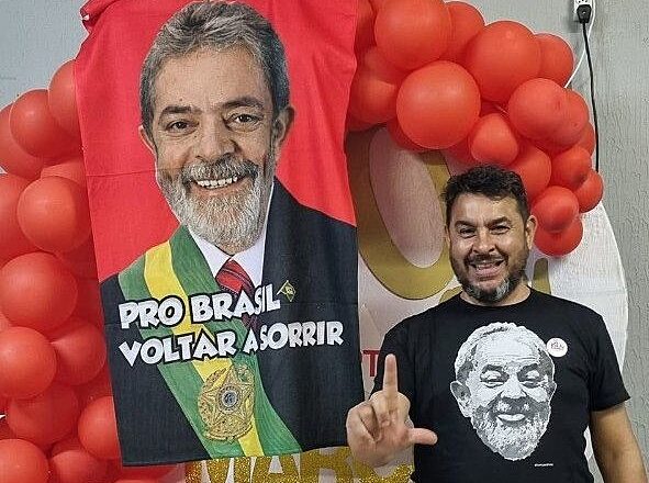 Imagem Ilustrando a Notícia: Bolsonarista invade festa com temática do PT e mata aniversariante em Foz do Iguaçu (PR)