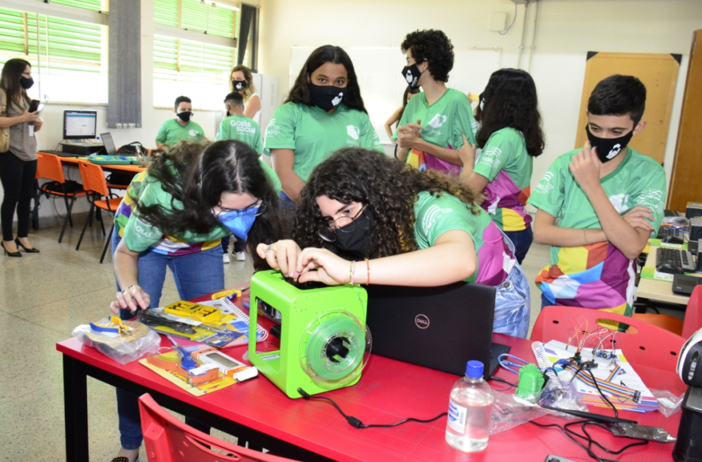 Imagem Ilustrando a Notícia: Goiás disponibiliza 1.950 vagas para cursos gratuitos de robótica; veja como se inscrever
