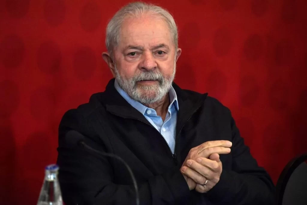 Imagem Ilustrando a Notícia: Lula afirma que golpismo de Bolsonaro não tem apoio das Forças Armadas