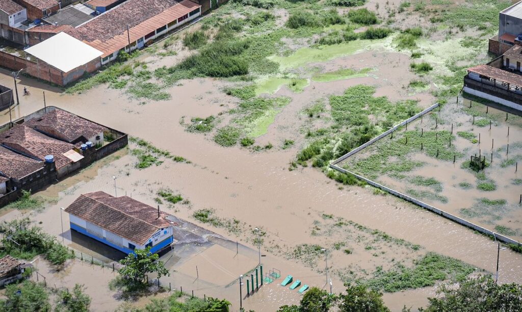 Imagem Ilustrando a Notícia: Alagoas tem 50 municípios em emergência por causa das chuvas