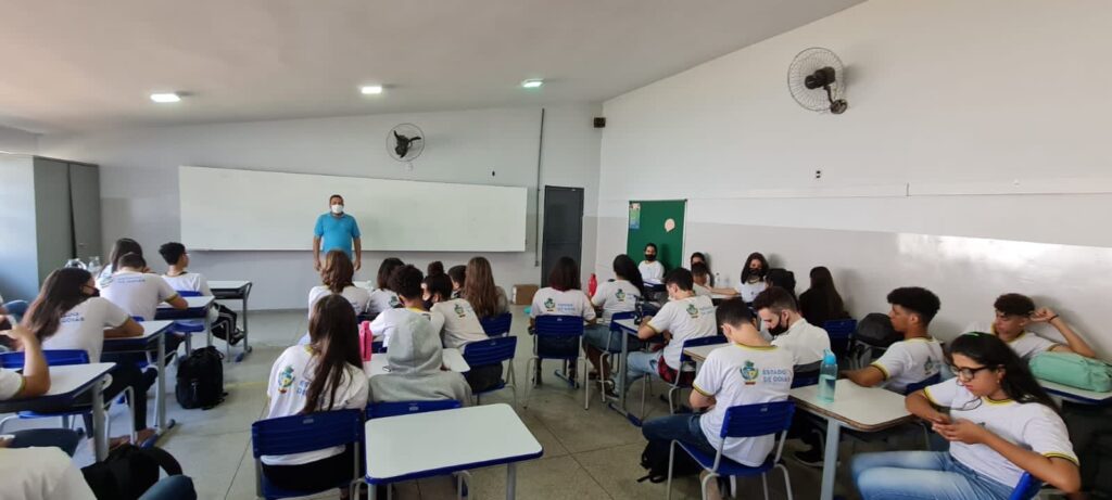 Imagem Ilustrando a Notícia: Boletim Escolar da rede pública de ensino em Goiás passa a ser digital; veja como acessar
