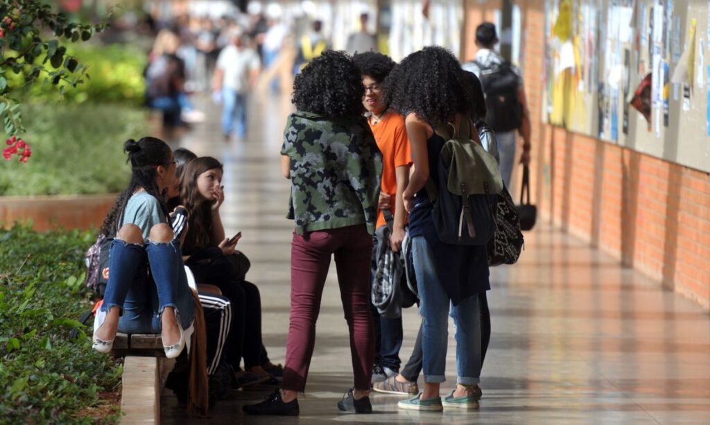 Imagem Ilustrando a Notícia: Período de matrícula em universidades públicas pelo SISU começa nesta quarta-feira