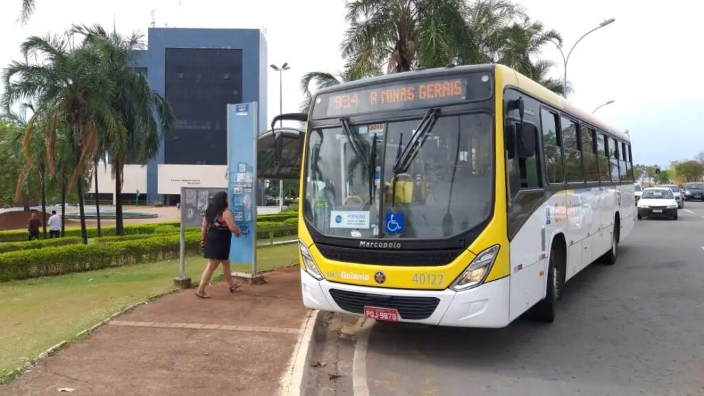 Imagem Ilustrando a Notícia: Concessionária do transporte público de Goiânia abre 90 vagas para motorista; saiba como participar