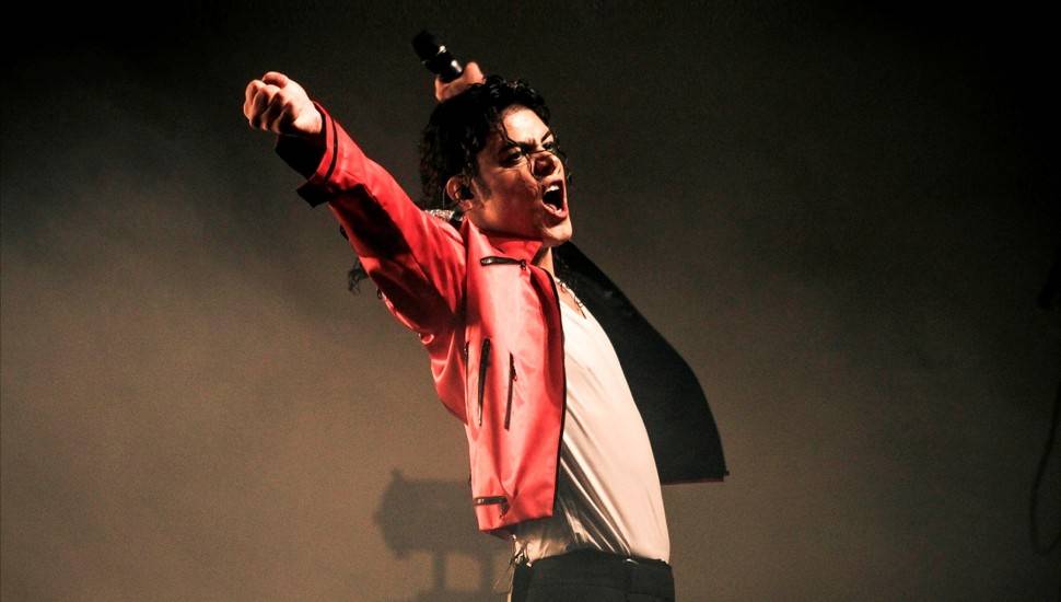 Imagem Ilustrando a Notícia: Rodrigo Teaser, intérprete de Michael Jackson, faz sua última apresentação em Goiânia