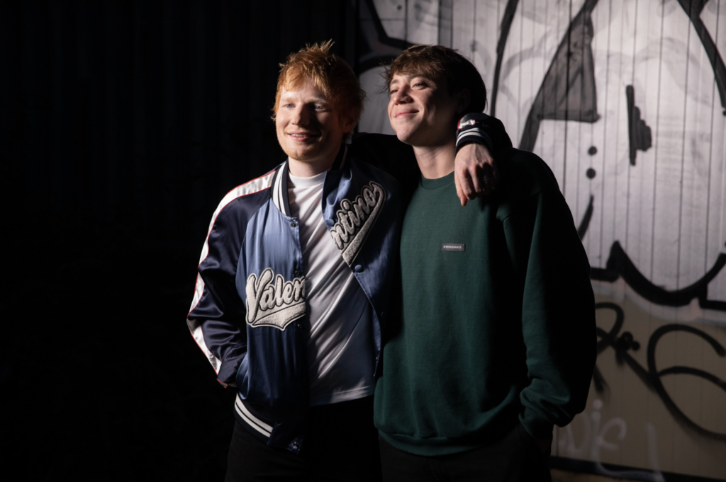 Imagem Ilustrando a Notícia: Paulo Londra se une à Ed Sheeran para estreia do single ‘Noche de Novela’