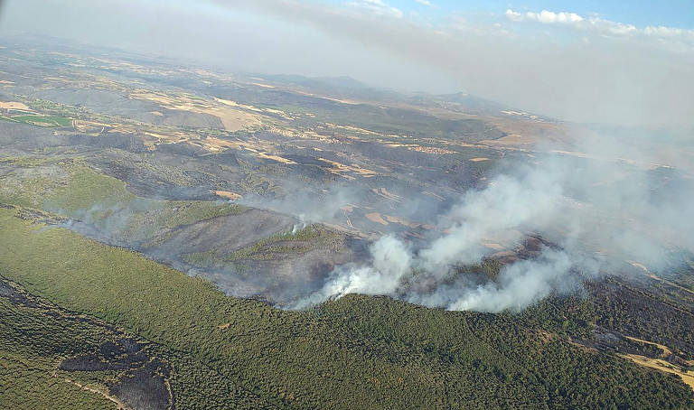 Imagem Ilustrando a Notícia: Onda de calor na Europa: incêndios de grande proporção queimam quase 15 mil hectares na Espanha