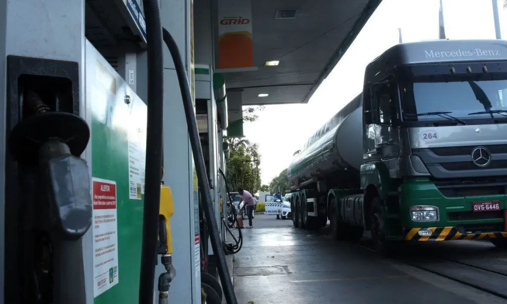 Imagem Ilustrando a Notícia: Petrobras anuncia redução de R$ 0,22 no preço do diesel