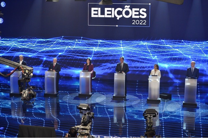 Imagem Ilustrando a Notícia: TV Globo transmite último debate antes do primeiro turno nesta quinta-feira (29)