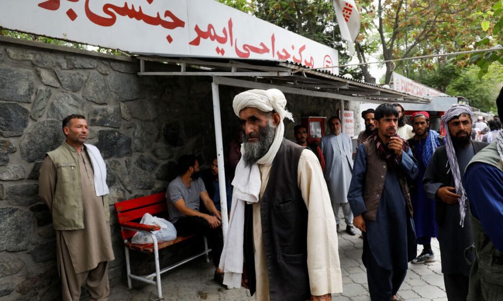 Imagem Ilustrando a Notícia: Número de mortos em explosão de mesquita em Cabul chega a 21