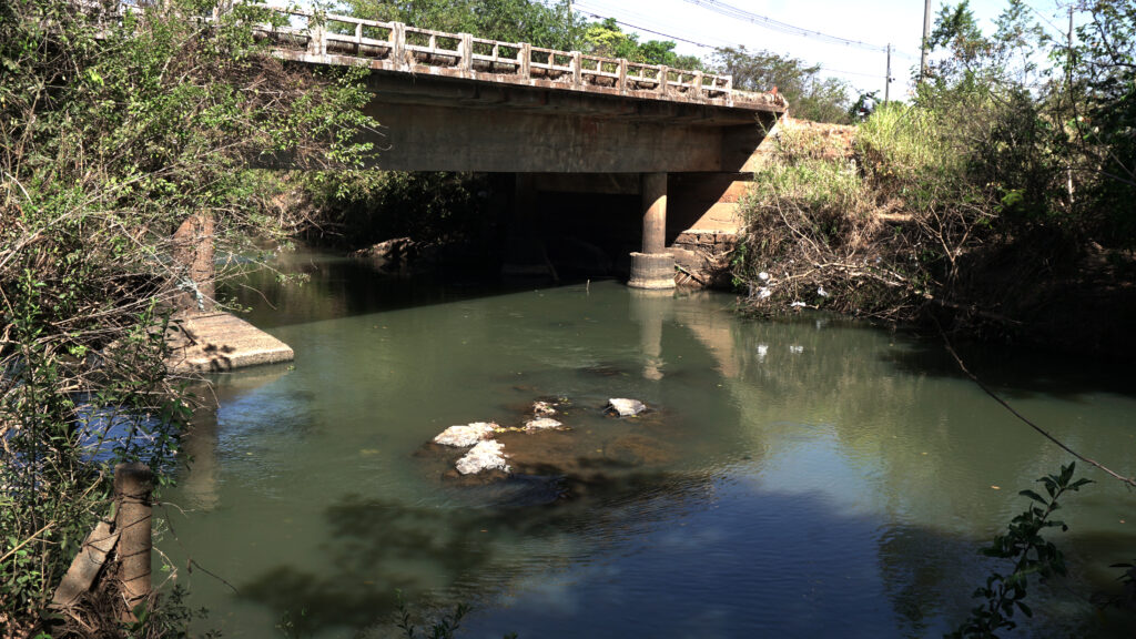 Imagem Ilustrando a Notícia: Rio Meia Ponte está em situação crítica devido ao período de estiagem