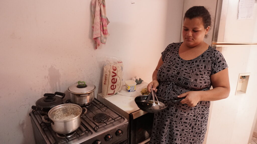 Imagem Ilustrando a Notícia: Mesmo com auxílios do governo, famílias goianas passam dificuldade