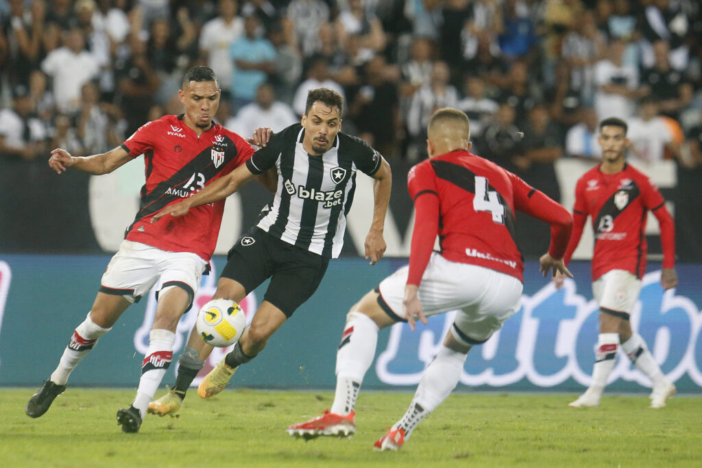 Imagem Ilustrando a Notícia: Jorginho diz que atuação do Atlético-GO contra o Botafogo não foi o que ele esperava