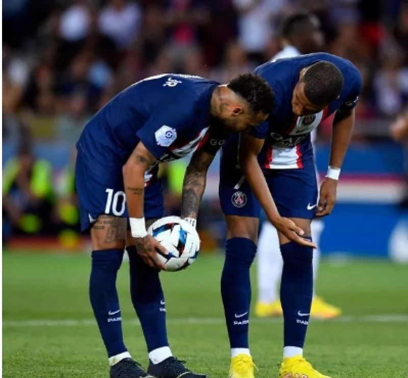 Imagem Ilustrando a Notícia: Entenda tensão entre Neymar e Mbappé