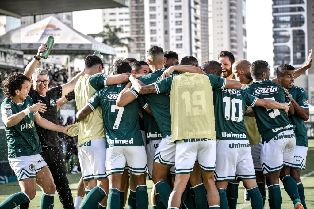 Imagem Ilustrando a Notícia: Em estreia de Marquinhos Gabriel, Goiás derrota o Atlético Goianiense