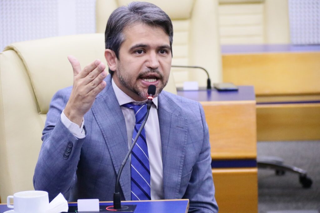 Imagem Ilustrando a Notícia: Henrique Alves desiste de disputar cargo de deputado estadual