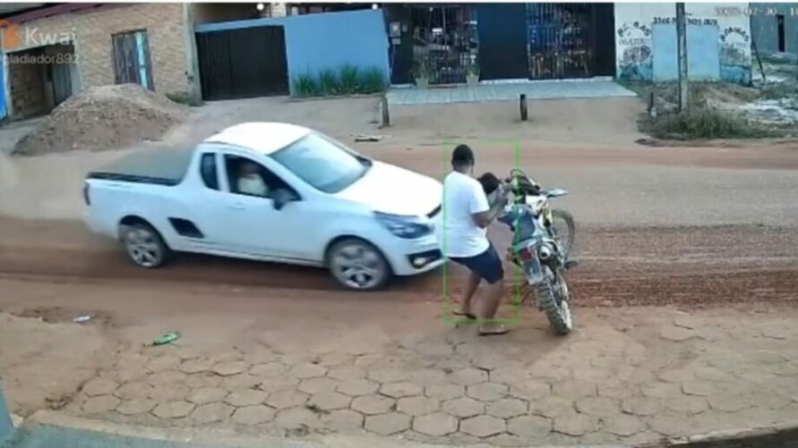 Imagem Ilustrando a Notícia: Pai age rápido e salva filho de atropelamento no Pará; Veja