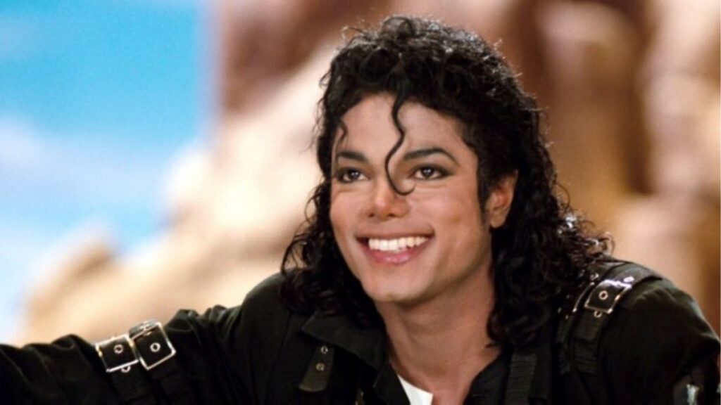 Imagem Ilustrando a Notícia: Michael Jackson teria usado cerca de 19 identidades falsas para conseguir drogas