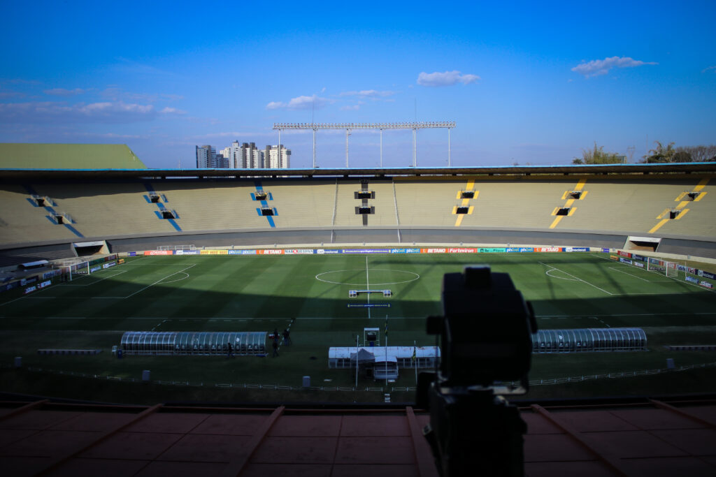 Imagem Ilustrando a Notícia: Vila Nova transfere partida contra o Londrina para o Estádio Serra Dourada